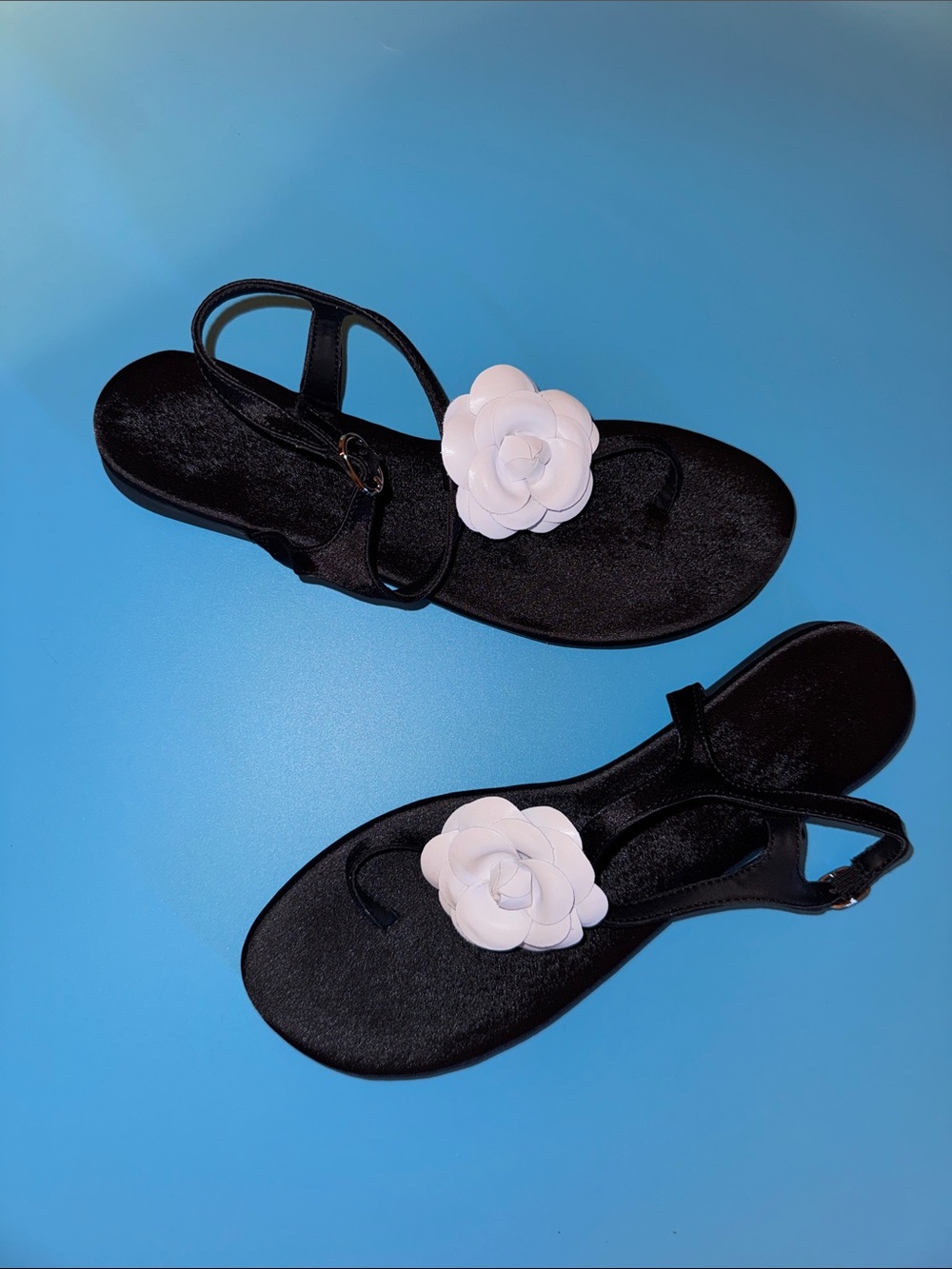 Black Thong Sandals with White Leather Flower  New Sz 9
